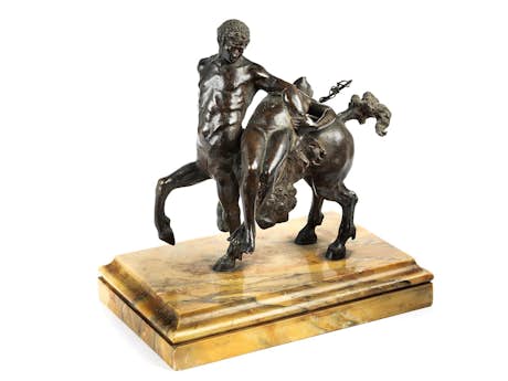 Raptus-Bronzegruppe „Der Kentaur raubt Deïaneira“